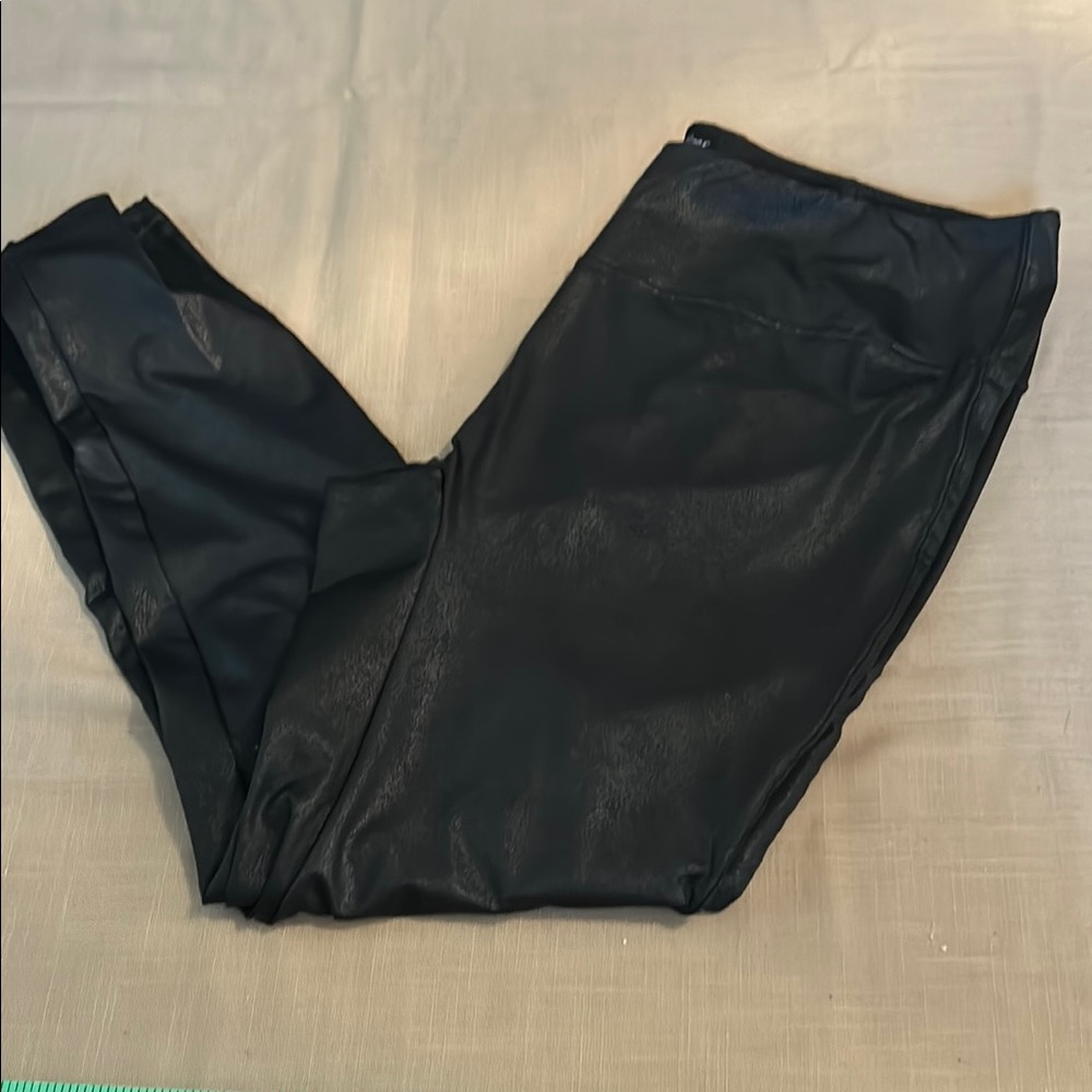 EUC Chelsea DeBoer Black Leggings